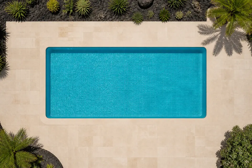 Vista superior de una piscina rectangular para explicar el cálculo de su volumen